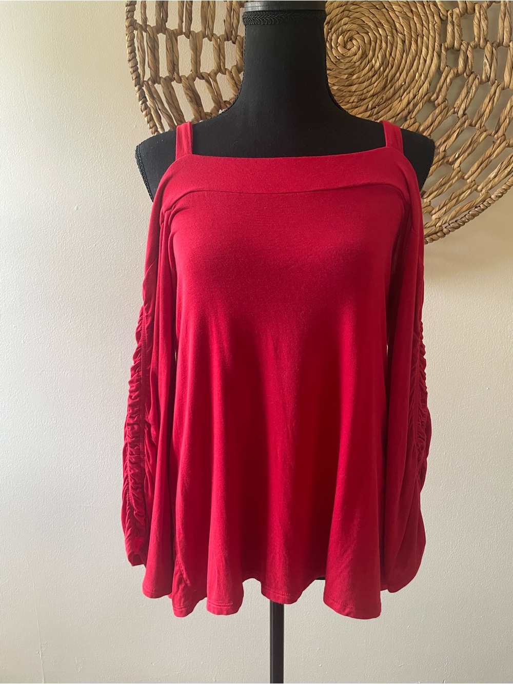 Cable & Gauge Red Cold-Shoulder Ruched Sleeve Top